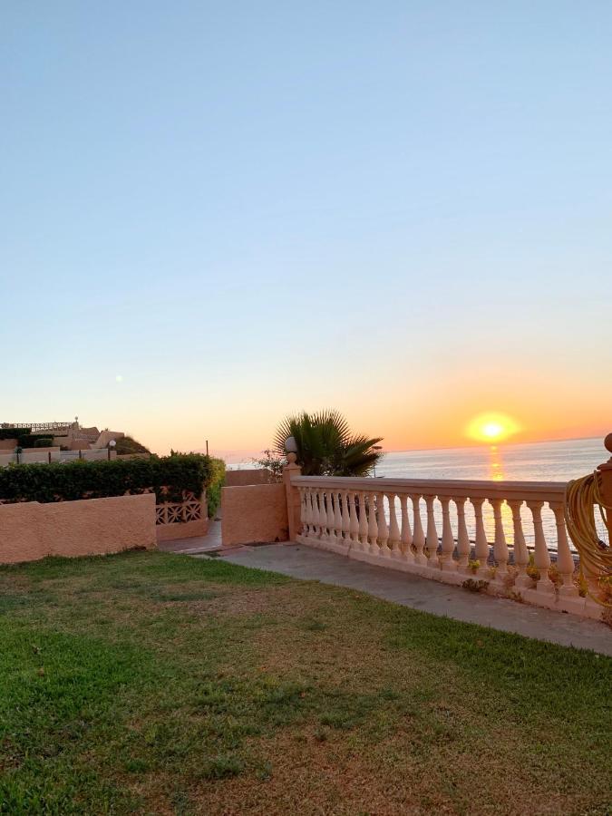 Beachfront Frente Al Mar Con Jardin Lejlighed Fuengirola Eksteriør billede