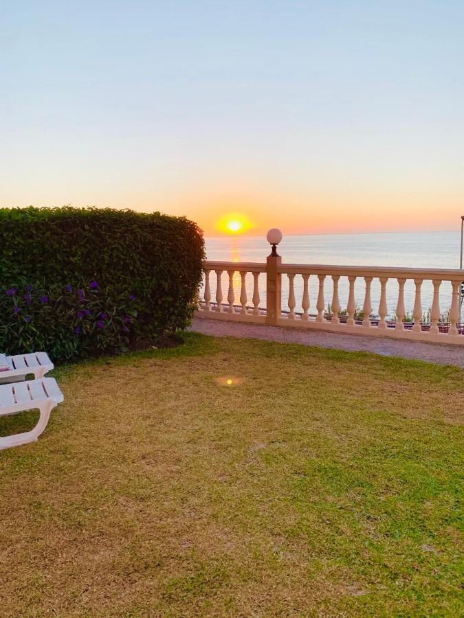 Beachfront Frente Al Mar Con Jardin Lejlighed Fuengirola Eksteriør billede