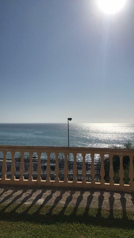 Beachfront Frente Al Mar Con Jardin Lejlighed Fuengirola Eksteriør billede