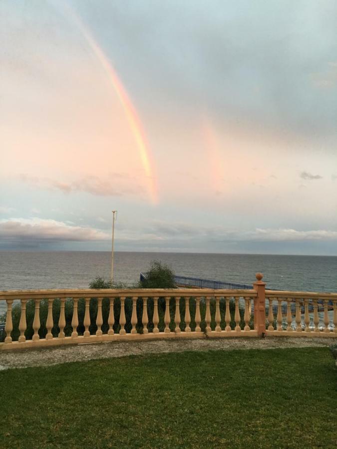 Beachfront Frente Al Mar Con Jardin Lejlighed Fuengirola Eksteriør billede